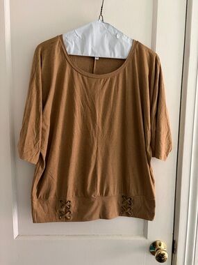 Luxology Scoop Neck Short Sleeve Tunic in Tan with Lace-Up Hem